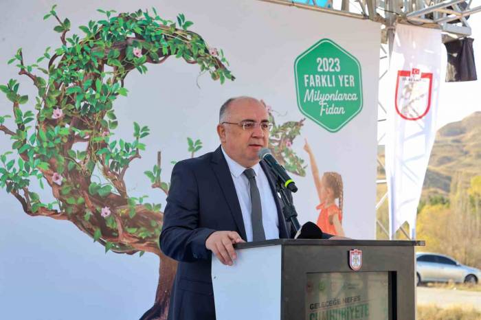 Sivas’ta 30 Bin Fidan Toprakla Buluştu