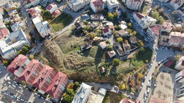 Bu Mahallenin Üstü İkamet Altı Tarih