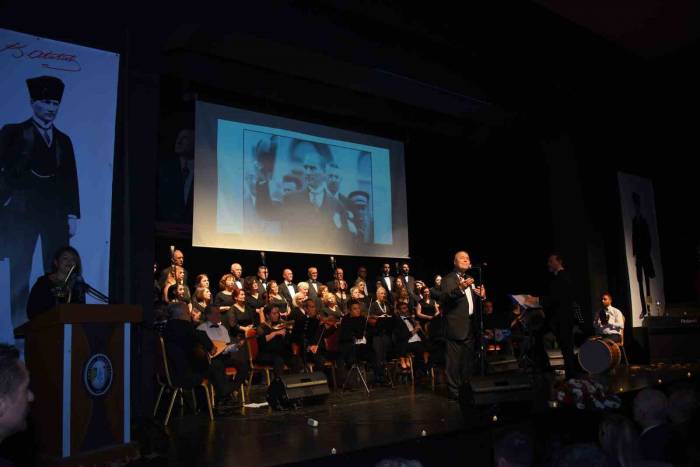 Atatürk, Salihli’de Sevdiği Şarkılarla Anıldı