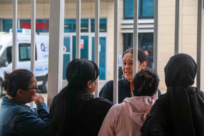 Antalya’da Feci Kaza İki Genci Hayattan Kopardı, Gözyaşları Sel Oldu