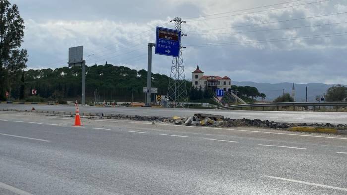 Aydın-muğla Karayolu Üzerindeki Koçarlı Kavşağı Trafiğe Kapatıldı