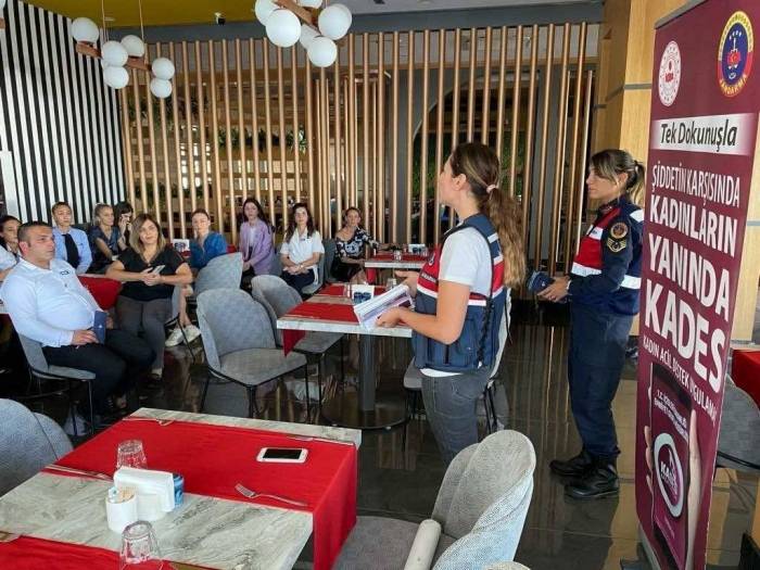 Jandarma Ekipleri Hotel Çalışanlarını Kadına Şiddete Karşı Bilgilendirdi