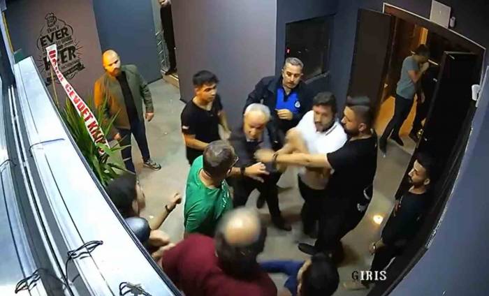 Alkollü Mekanda Çıkan Kavgada Polis Ve Gazeteci Darp Edildi