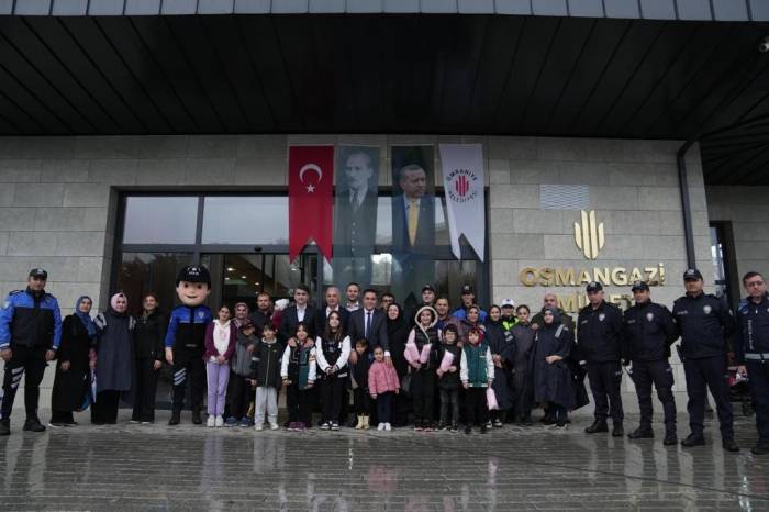 Başkan İsmet Yıldırım Şehit Çocukları İle Birlikte Ağaç Dikti