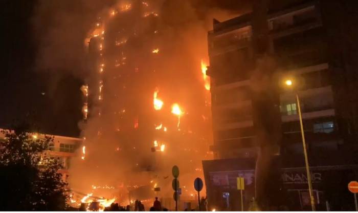Bursa’da 10 Katlı İş Merkezi Alev Alev Yandı