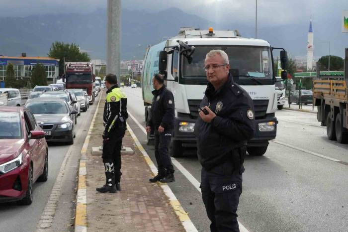 Karşı Şeride Geçen Araç Dehşet Saçtı: 8 Yaralı