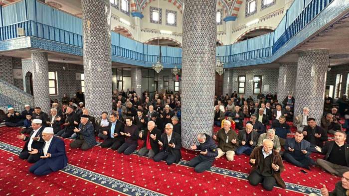 Depremde Hayatını Kaybedenler Anıldı