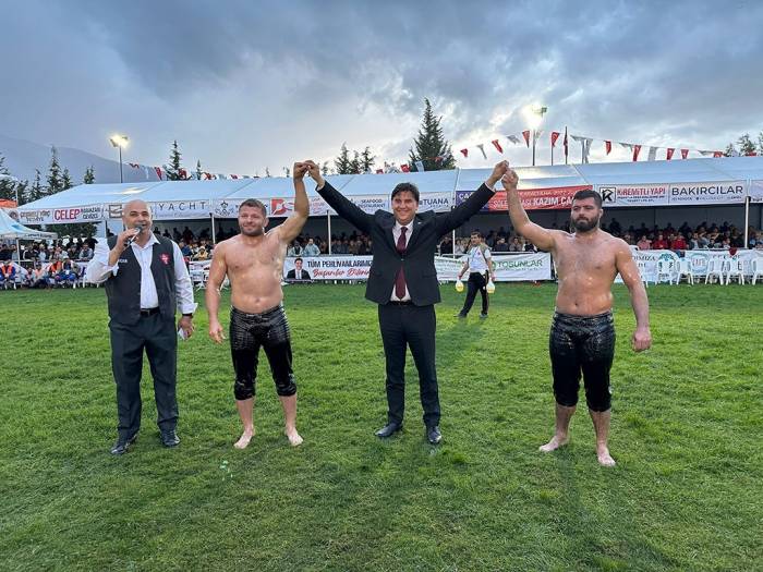 Fethiye’de Yağlı Güreşlerin Kazananı ’batu’ Oldu