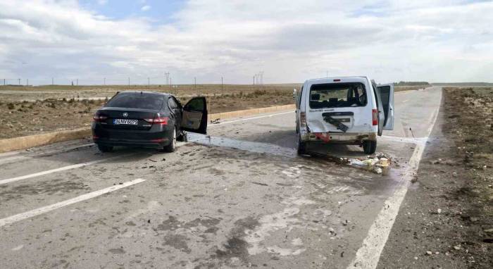 2 Aracın Çarpıştığı Kazada Biri Çocuk 4 Kişi Yaralandı