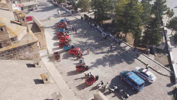 Jandarma Trafik Timleri Öğrenci Ve Sürücülere Trafik Eğitimi Verdi