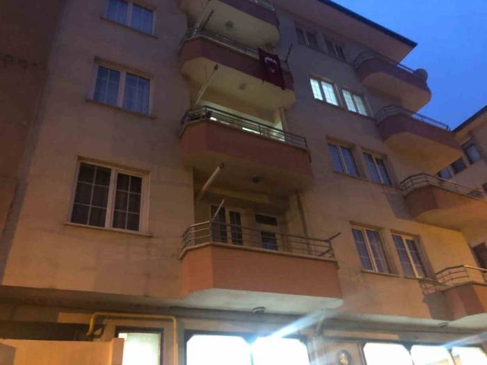 3 Gündür Haber Alınamayan Kadın Evinde Ölü Bulundu