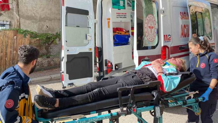 Elektrikli Scooterdan Düşen 2 Kişi Yaralandı