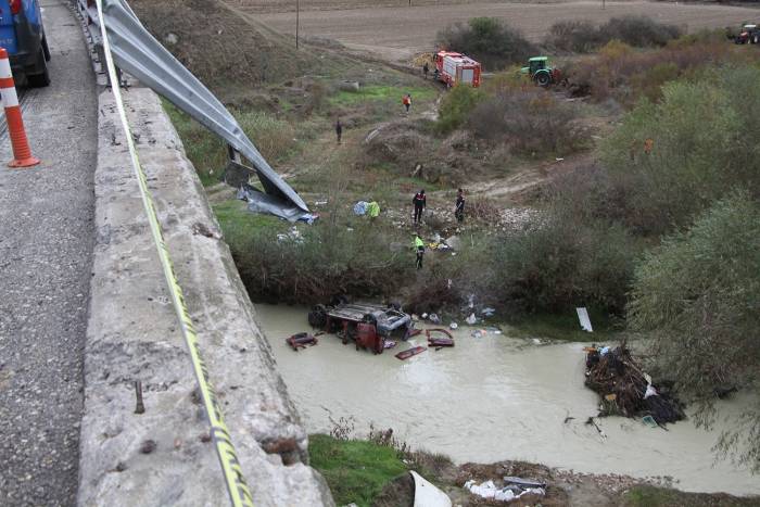 Gediz Nehri’ne Uçan Araçta 3 Kişi Hayatını Kaybetti