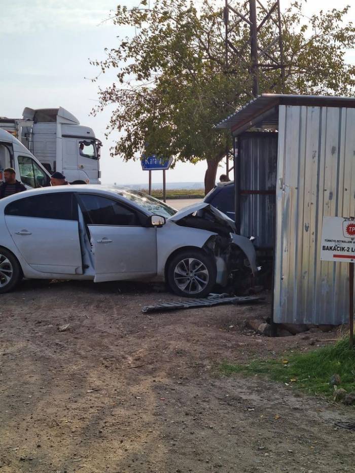 Mardin’de İki Otomobil Kafa Kafaya Çarpıştı: 3 Yaralı