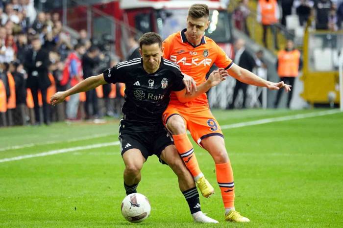 Trendyol Süper Lig: Beşiktaş: 0 - Rams Başakşehir: 0 (İlk Yarı)