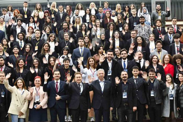 Abb Başkanı Yavaş, Model Başkent Konferansında Gençlerle Buluştu