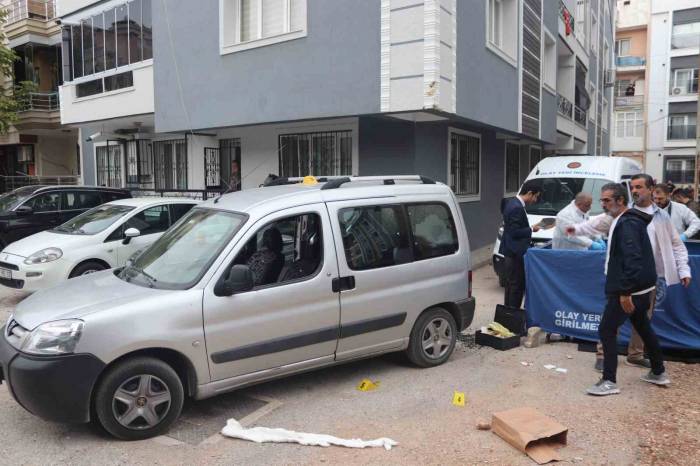 Çıkmaz Sokakta Sıkıştırdıkları Araca Kurşun Yağdırdılar: 1 Ölü, 2 Yaralı