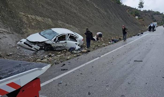 Burdur’da 3 Araçlı Zincirleme Kaza: 5 Yaralı