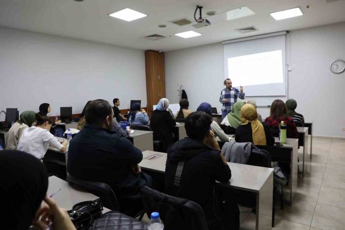 Genç İletişimciler Ders Başı Yaptı