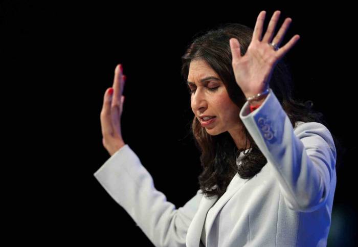 İngiltere İçişleri Bakanı Görevden Alındı