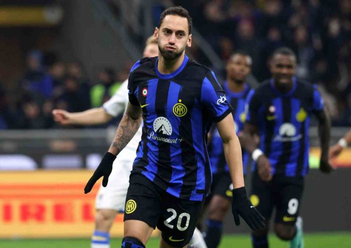 Hakan Çalhanoğlu, Serie A Tarihine Geçti