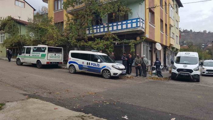 Haber Alınamayan İşçi Emeklisi Evinde Ölü Bulundu