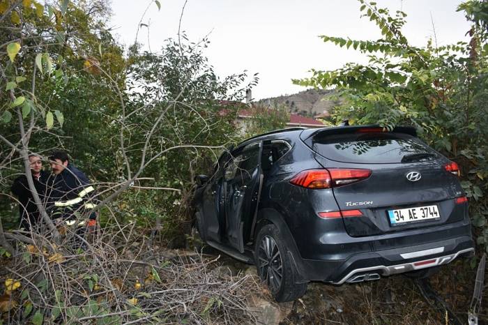 D100’de Otomobil İle Cip Çarpıştı: 2’si Çocuk 6 Yaralı