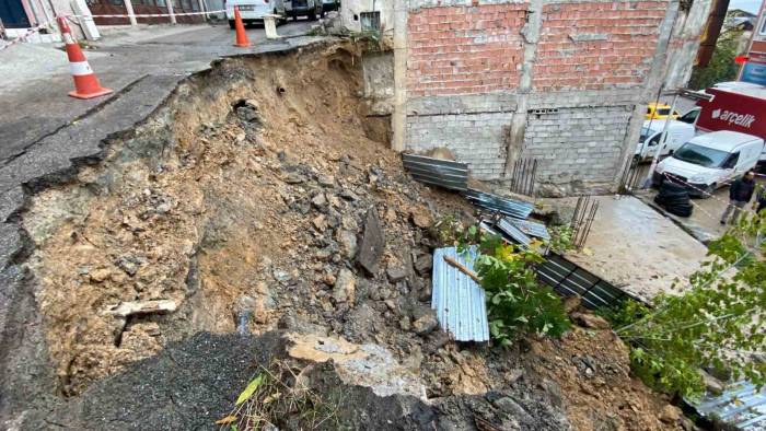 Yol Çökmüştü, Hasarın Boyutu Gündüz Ortaya Çıktı