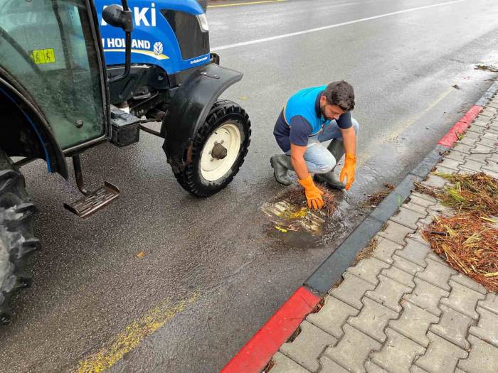 Büyükşehir Ve Maski Ekipleri, Sağanak Yağışa Karşı Sahada