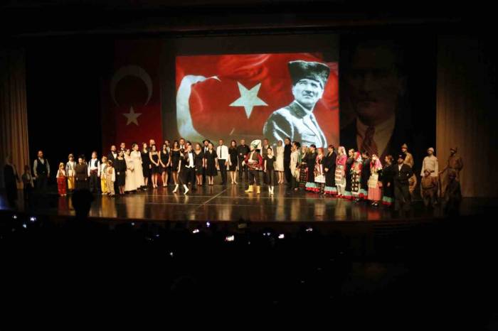 "İz" Gösterisi Atatürk’ün Hatıralarını Yaşatıyor