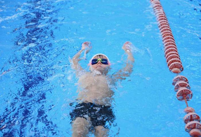 Minik Yüzücüler Kulaçlarını Atatürk’ü Anmak İçin Attı