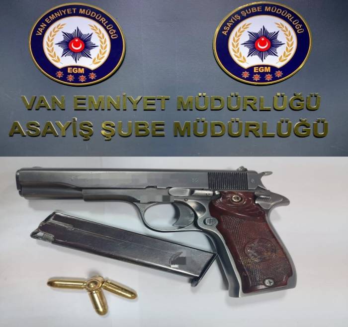 Van’da Değişik Suçlardan 15 Kişi Tutuklandı
