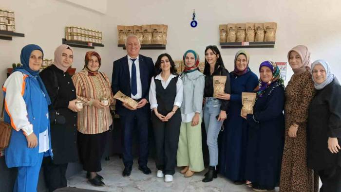 Üniversite Mezunu Genç Kız Kendi Fındık Atölyesini Kurdu, Kendi Markasını Oluşturdu