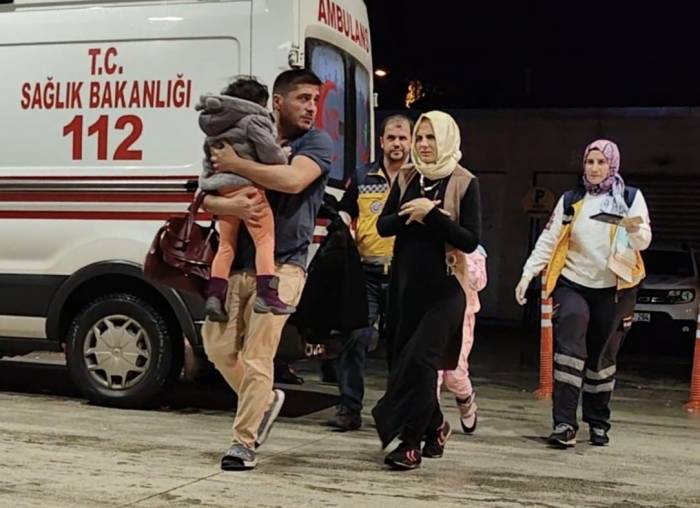 2 Araç Kafa Kafaya Çarpıştı: 2’si Çocuk 3 Kişi Yaralandı