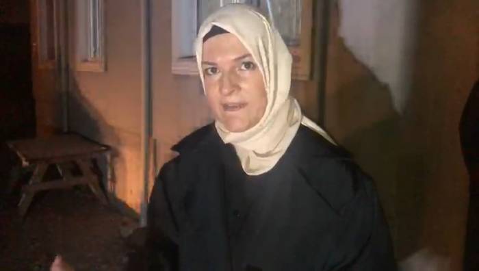 Ev Sahibi Kadına Hırsız Şoku...hırsızlar Kapıyı İçeriden Kilitledi