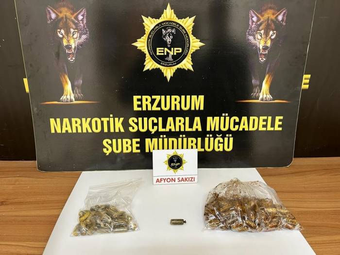 Karnından 1 Kio 134 Gram Afyon Sakızı Çıktı
