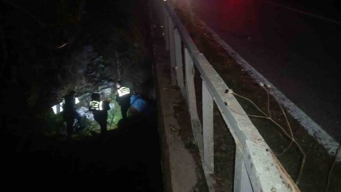 Gediz’de Motosiklet Dereye Uçtu: 1 Ölü