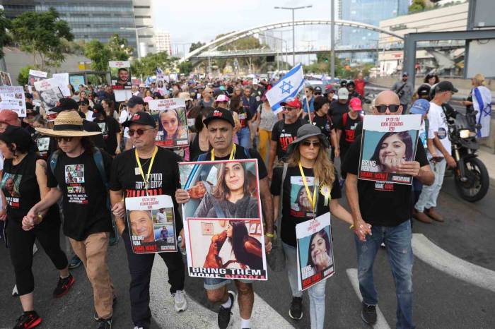 İsrailli Esirlerin Aileleri Tel Aviv’den Kudüs’e 5 Günlük Yürüyüş Başlattı