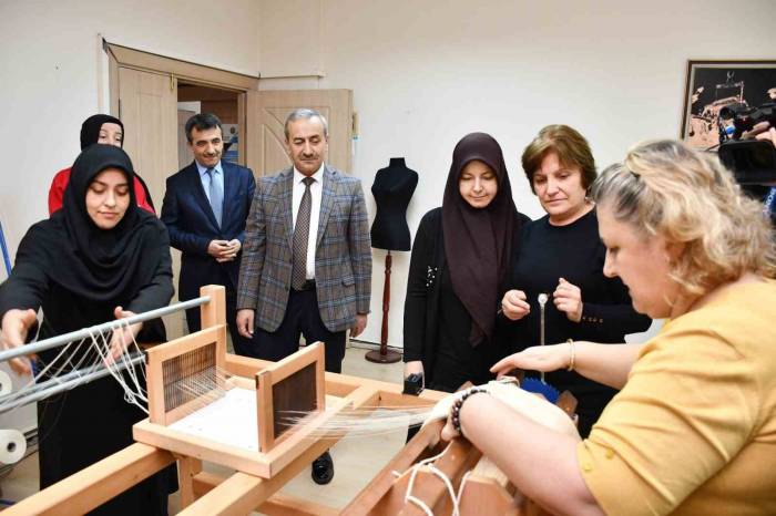 Kaybolmaya Yüz Tutmuş Eflani Çember Bezi Dokumacılığı Gelir Kapısı Olacak