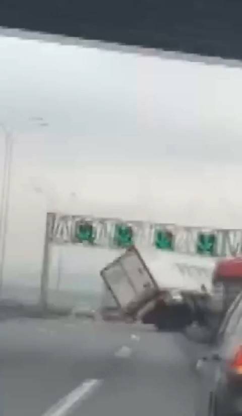 Tırın Devrilme Anı Kamerada