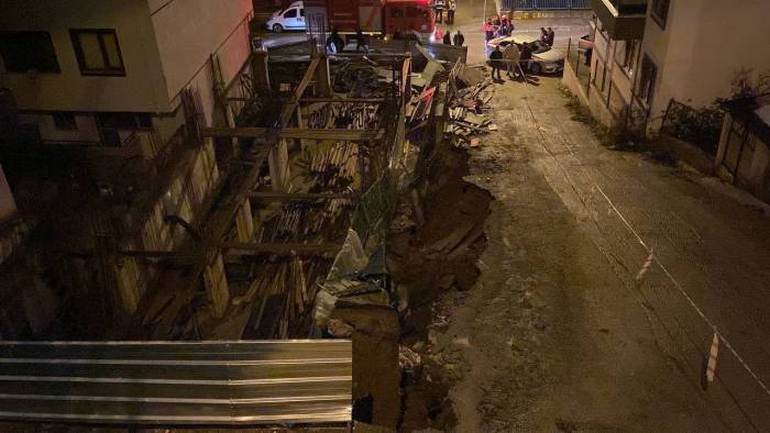 Kocaeli’de Aynı Mahallede İkinci Kez İstinat Duvarı Ve Yol Çöktü