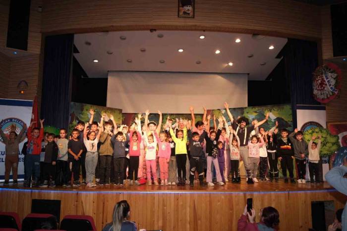 Kuyucaklı Çocuklar Müzikli Çocuk Oyununda Buluştu