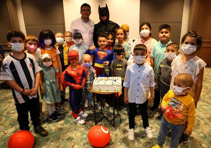Lösemili Çocuklar İçin Profesör ’batman’ Oldu