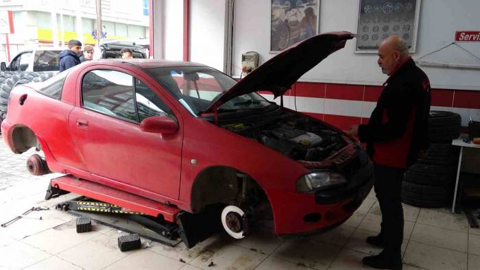 Oto Tamir Ustalarından Araç Sahiplerine Kışlık Bakım Uyarısı