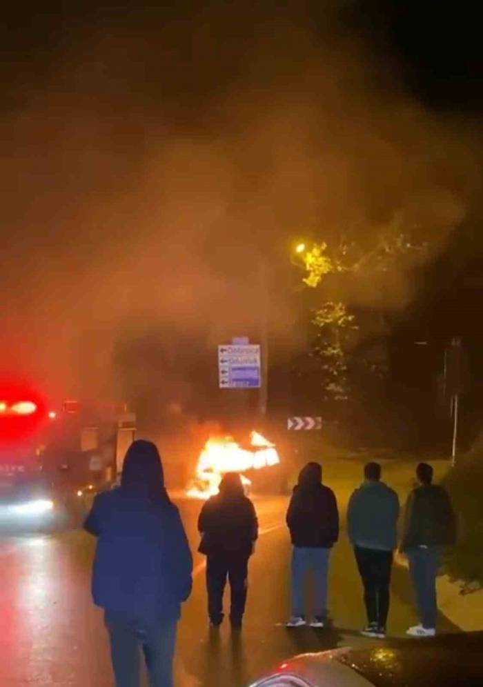 Bursa’da 3 Araç Alev Alev Yandı
