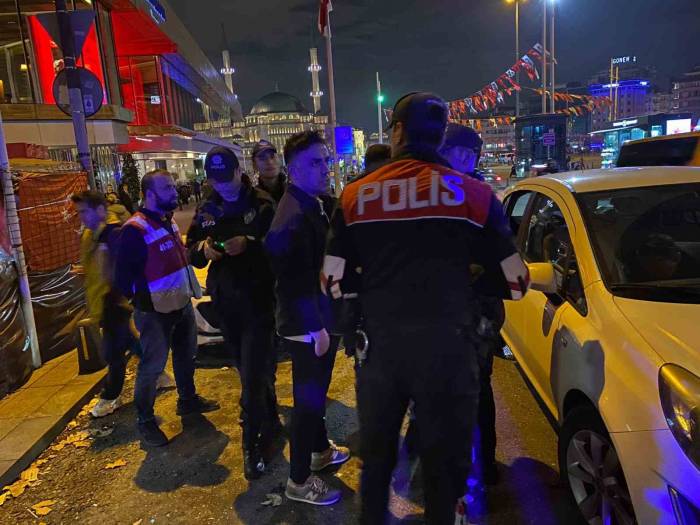 Taksim’de Helikopter Destekli Huzur Uygulaması: Denetimde Pompalı Tüfek Ele Geçirildi