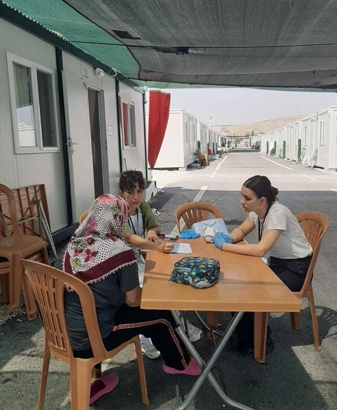 Deü Malatya’da Depremzedeleri Yalnız Bırakmıyor