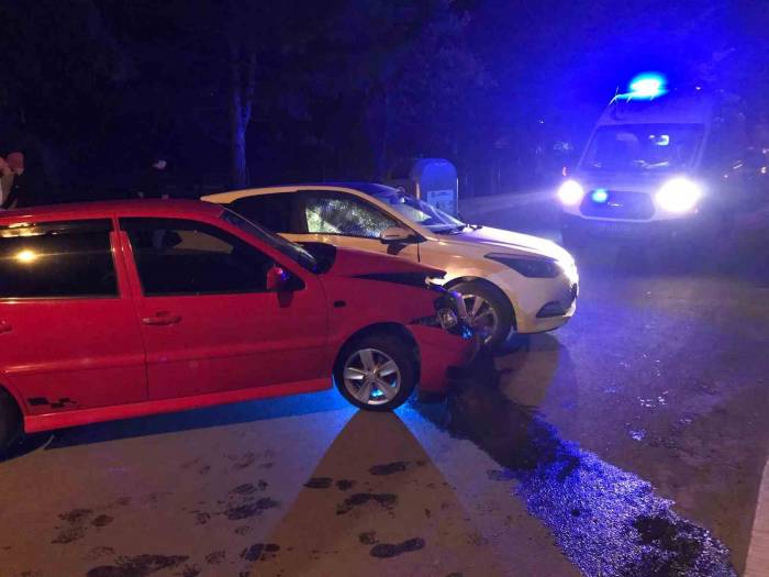 Edirne’de 2 Otomobilin Çarpıştığı Kazada 1 Kişi Yaralandı