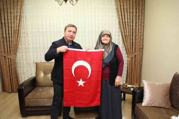 Vali Aydoğdu Şehit Annesini Ziyaret Etti
