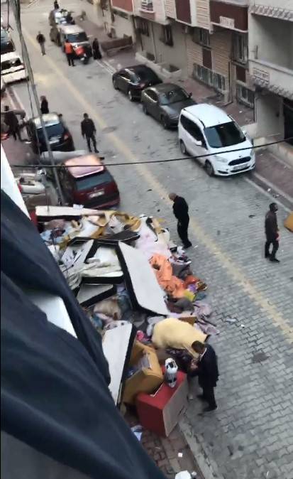 Esenyurt’ta Yüzlerce Yatağın Ve Ranzanın Çıktığı Binayı Gören Vatandaşlar Şok Oldu